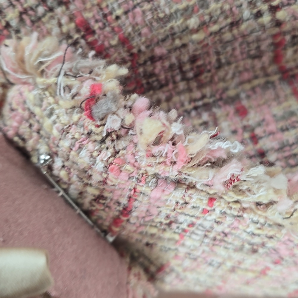 Moiselle Elegant Mulberry Silk Tweed Coat with Floral Accent - Picture 4 of 11